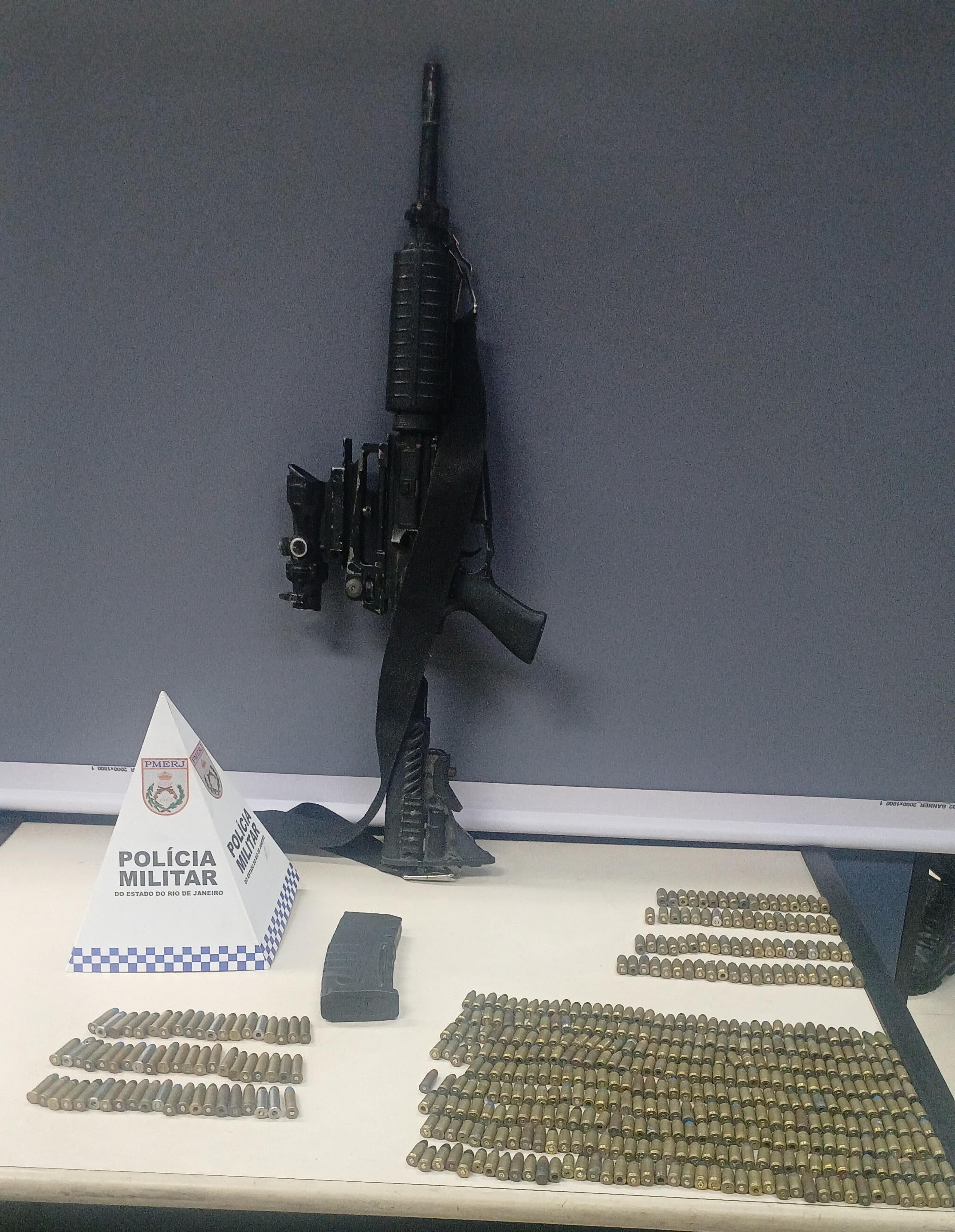Batalhão de Irajá apreende fuzil e munições diversas no acesso à Comunidade do Gogó